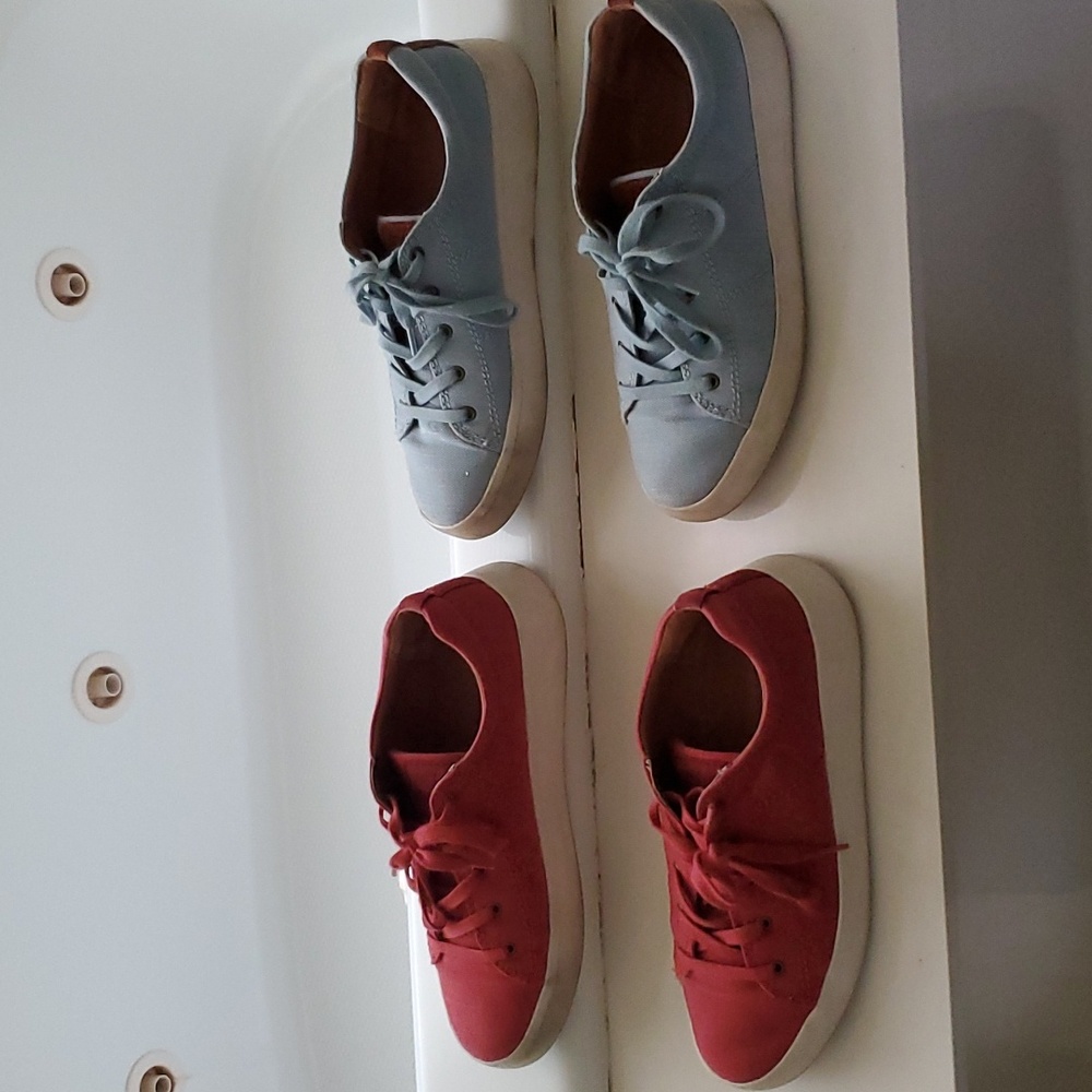 Platform Sneaker - Picture 2 of 3